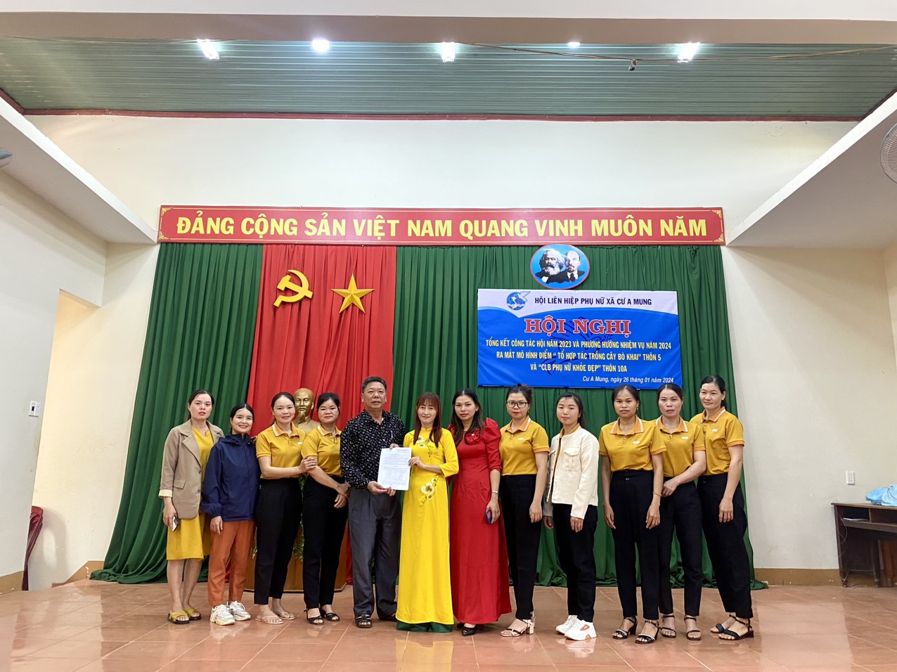 Hôi Liên hiệp Phụ nữ xã Cư A Mung ra mắt mô hình “Hội phụ nữ khỏe đẹp” và mô hình “hợp tác xã trồng cây bò khai”